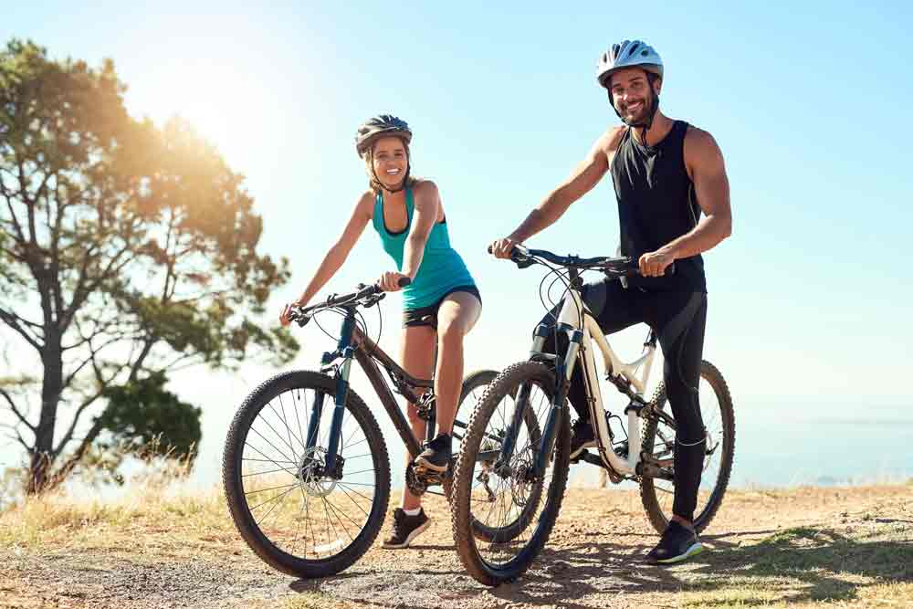 junge Fahrradfahrer gemeinsam am Staffelsberg